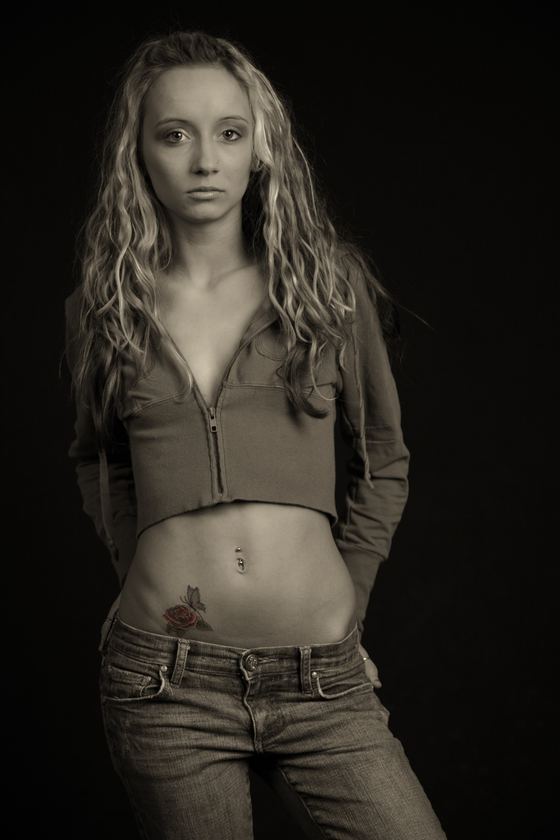 Female model photo shoot of Layra Whit by DJ Bornemeier