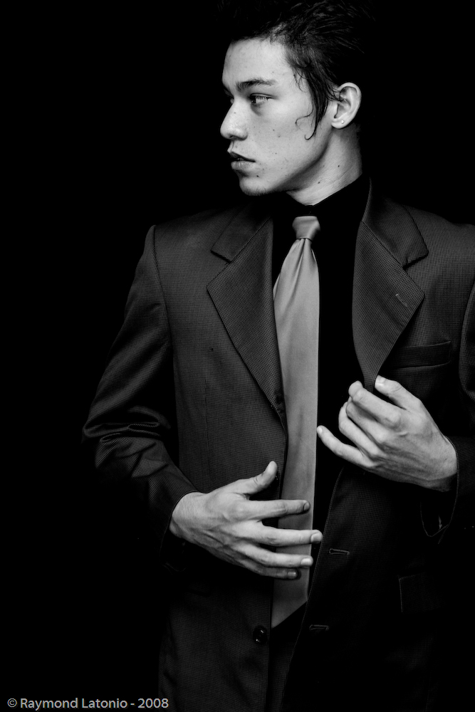 Male model photo shoot of Raymond Latonio