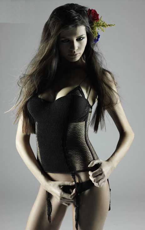 Female model photo shoot of Monica Gabor