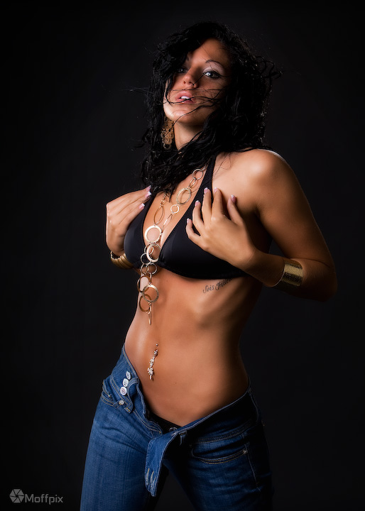 Female model photo shoot of Arsee Hahn by Moffpix in MoffPix studio