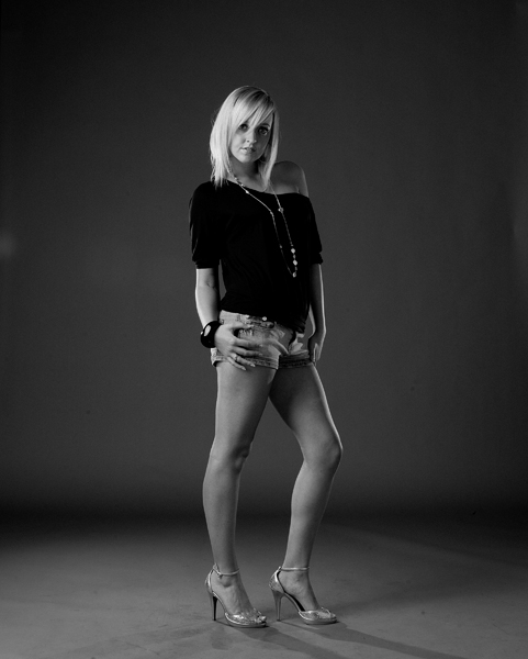 Female model photo shoot of Caroline Bell