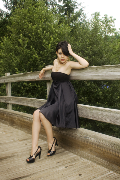 Female model photo shoot of Jezebel Torres Ortiz in hedden park