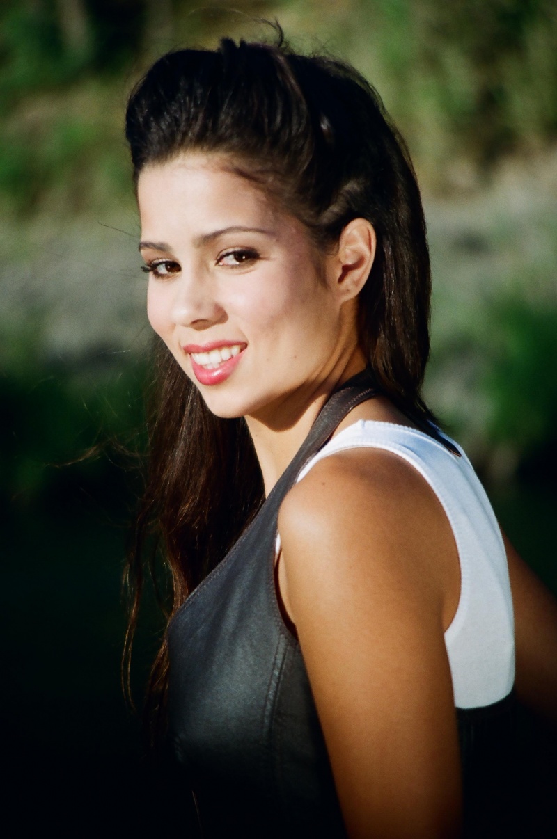 Female model photo shoot of Fernanda Gabriela