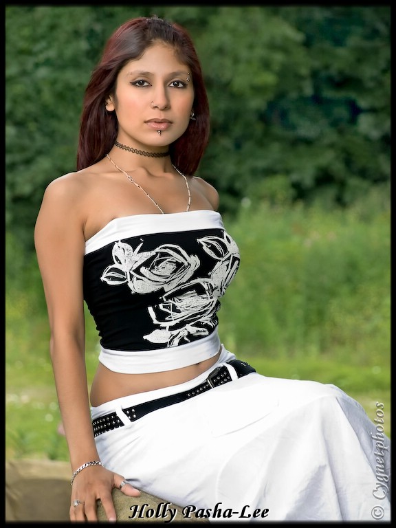 Female model photo shoot of Holly Pasha-Lee by Cygnetuk
