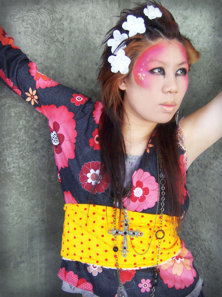 Female model photo shoot of UnfamousLUU in LA Convention center [AX 08], makeup by Maki Mago