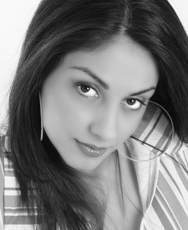 Female model photo shoot of Sarra Darabi