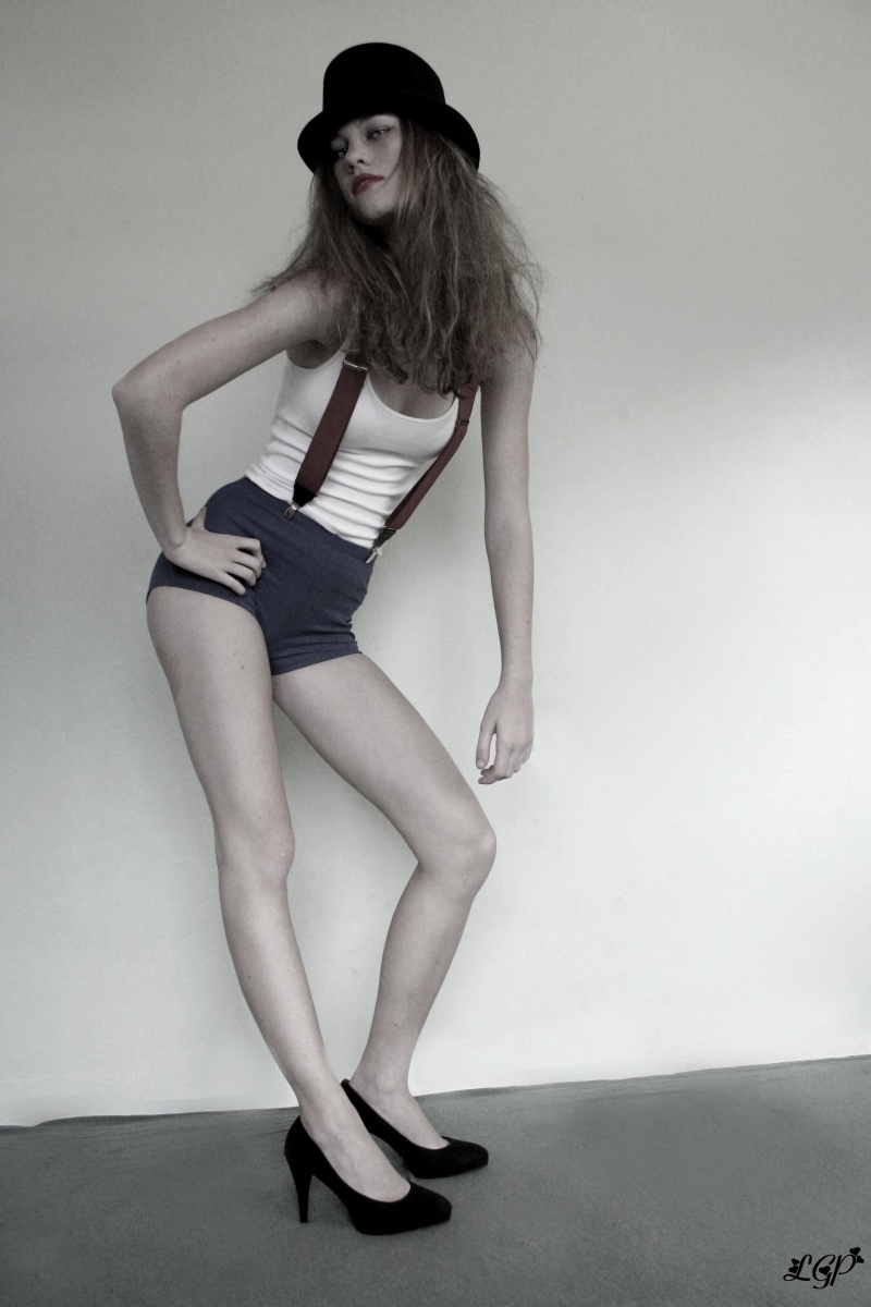 Female model photo shoot of Autumn Davila