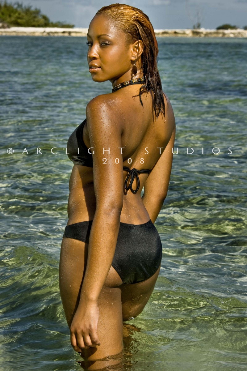 Female model photo shoot of Maria Rolle