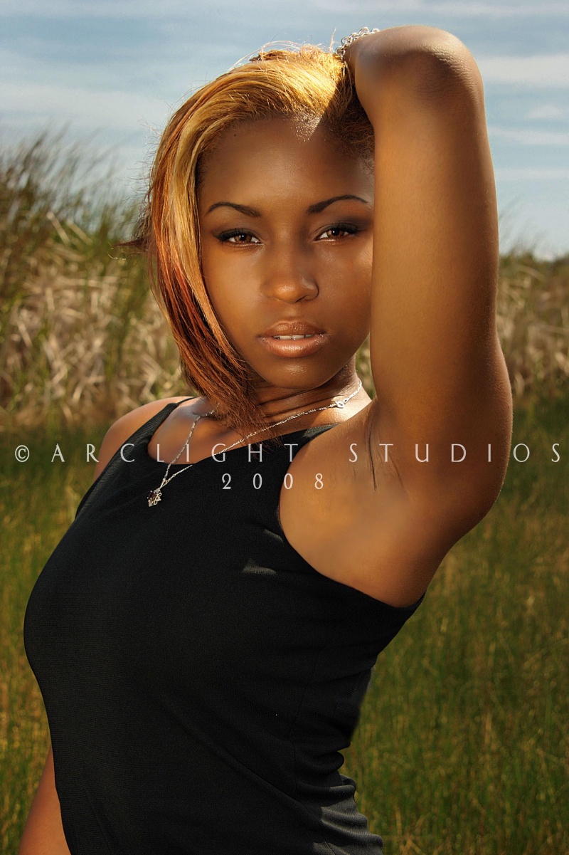 Female model photo shoot of Maria Rolle