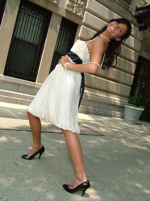 Female model photo shoot of Sara Jayne Darst in West End Avenue
