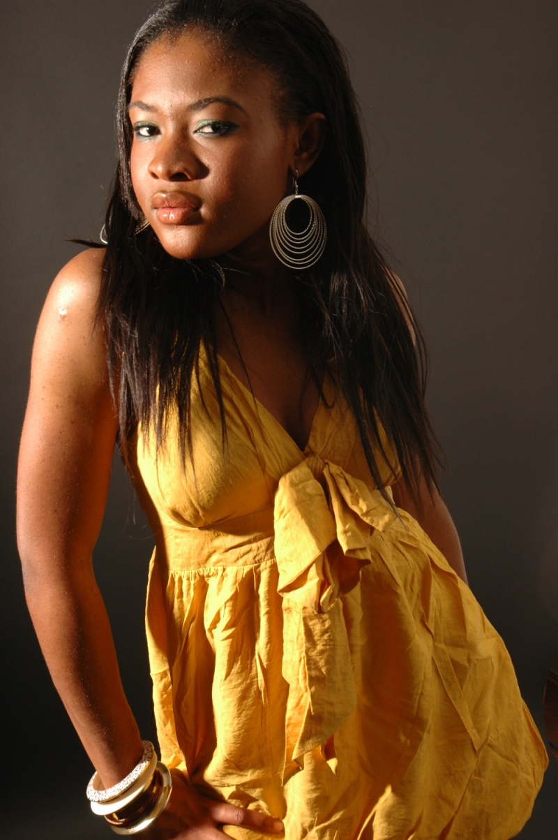 Female model photo shoot of Akosua Acheampong