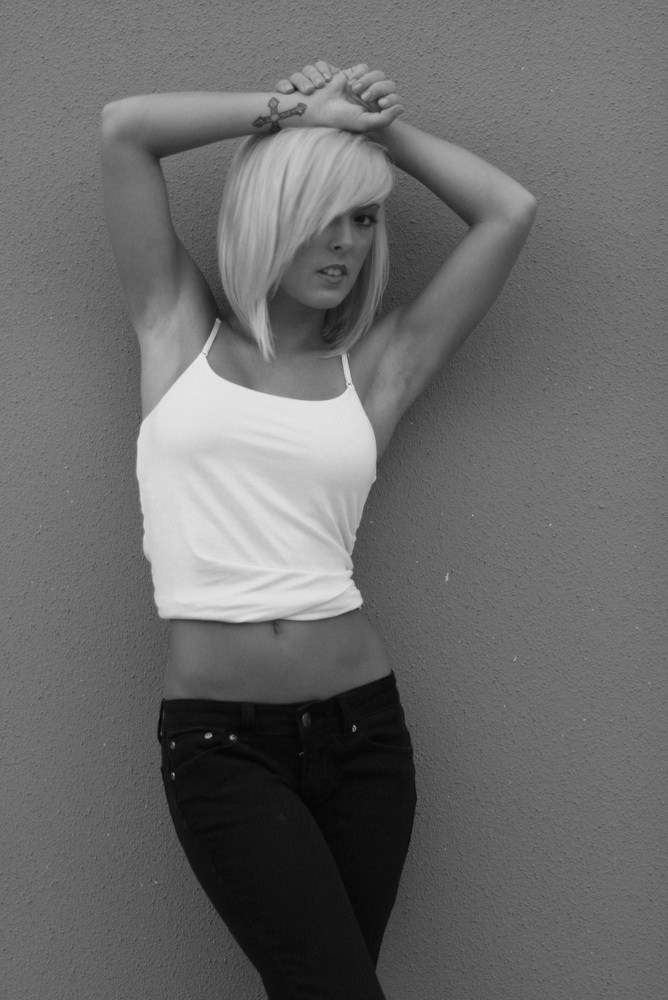 Female model photo shoot of Lesley Popl