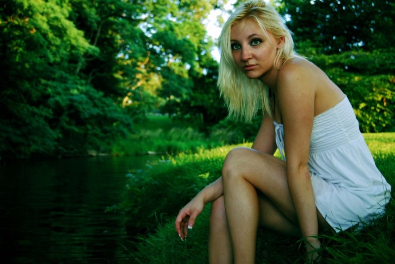 Female model photo shoot of Nikkii Marie in Webster park