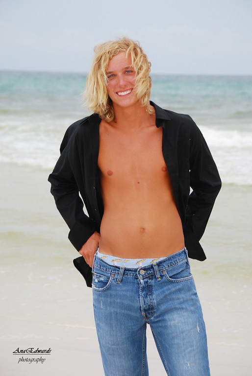 Male model photo shoot of Joey Higg