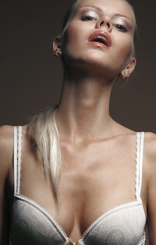Female model photo shoot of blondynky