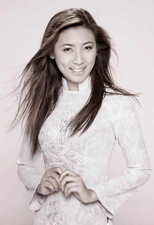 Female model photo shoot of Hoai Vy