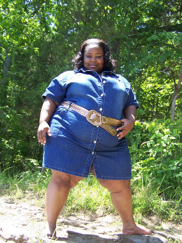 Female model photo shoot of Curvaceous J Deshaun 