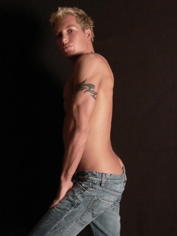 Male model photo shoot of David Edward