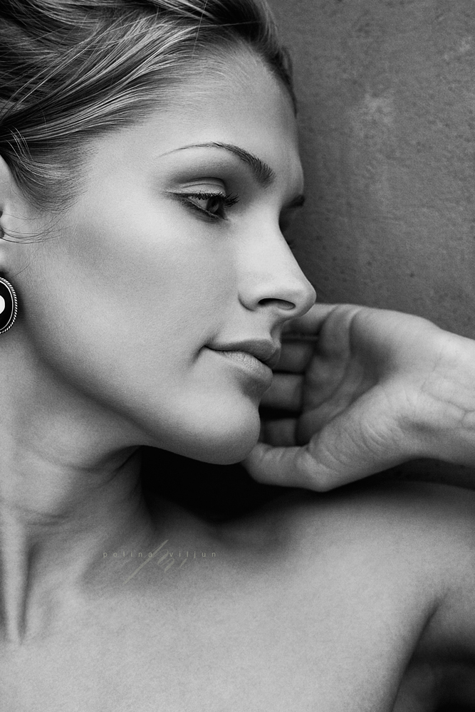 Female model photo shoot of AkvaMarin by Polina Viljun