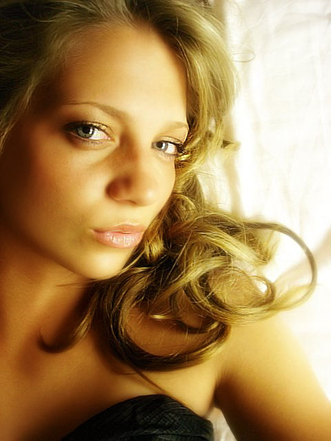 Female model photo shoot of Aliceivan 