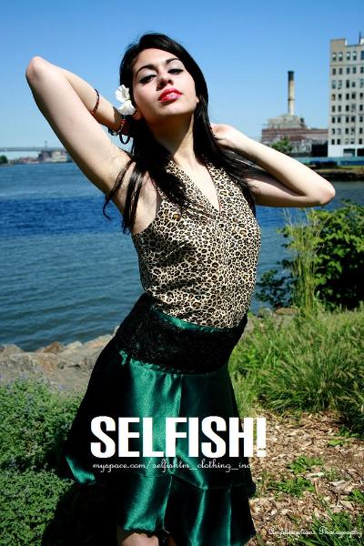 Female model photo shoot of SCI and Delilah Vee by Lexii Fish in Brooklyn Bridge Park