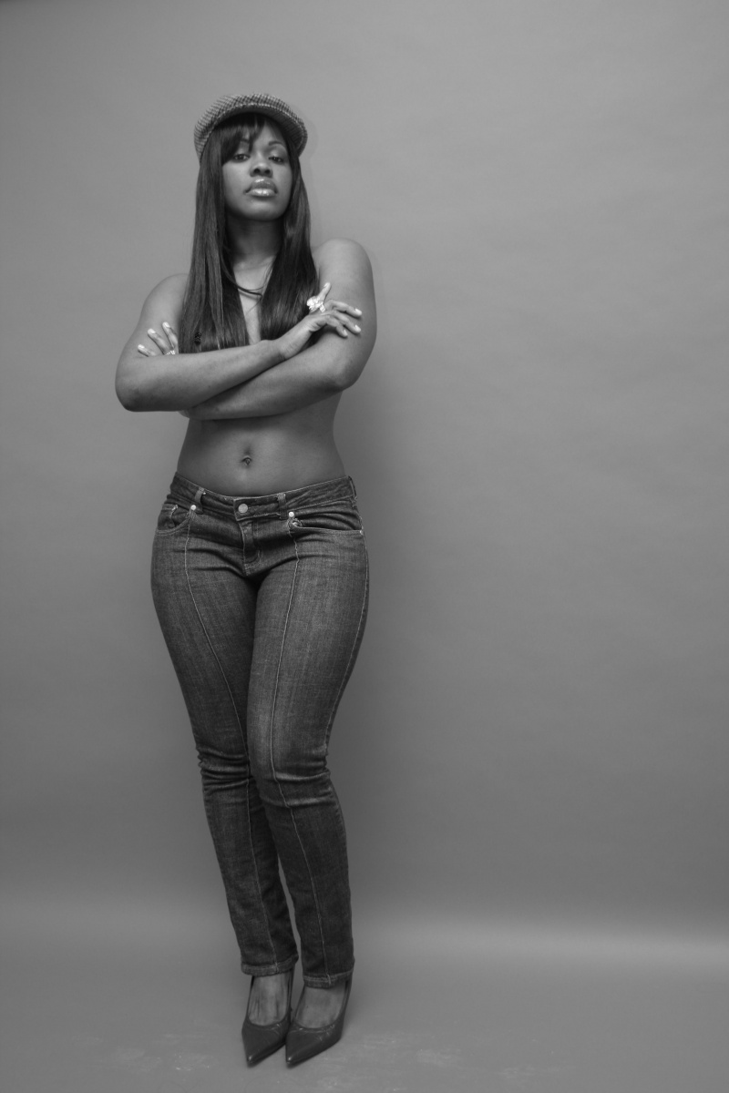 Female model photo shoot of moniqua mccoy