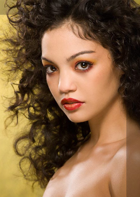 Female model photo shoot of Tearra  by Henri3 in Minneapolis, Minnesota, makeup by Allison AuBuchon