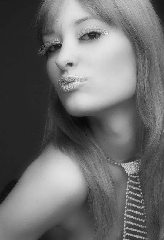 Female model photo shoot of Mayra Carinhas