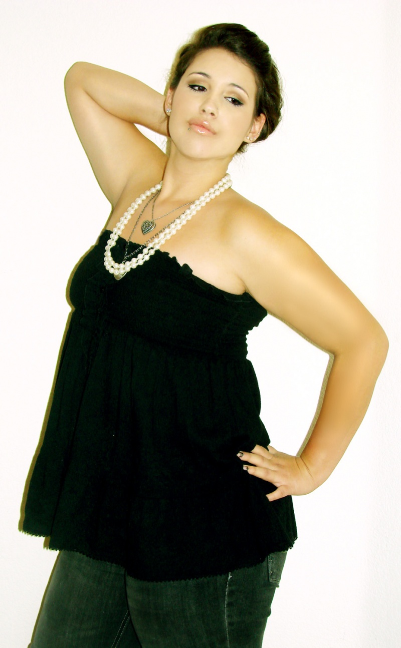 Female model photo shoot of Jessi Lopez