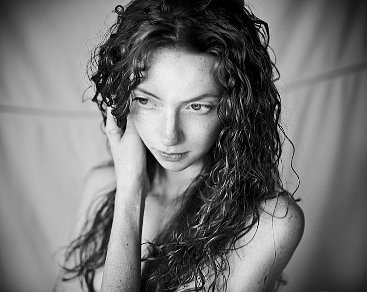 Female model photo shoot of Elizabeth Vine by Golden Age Photography