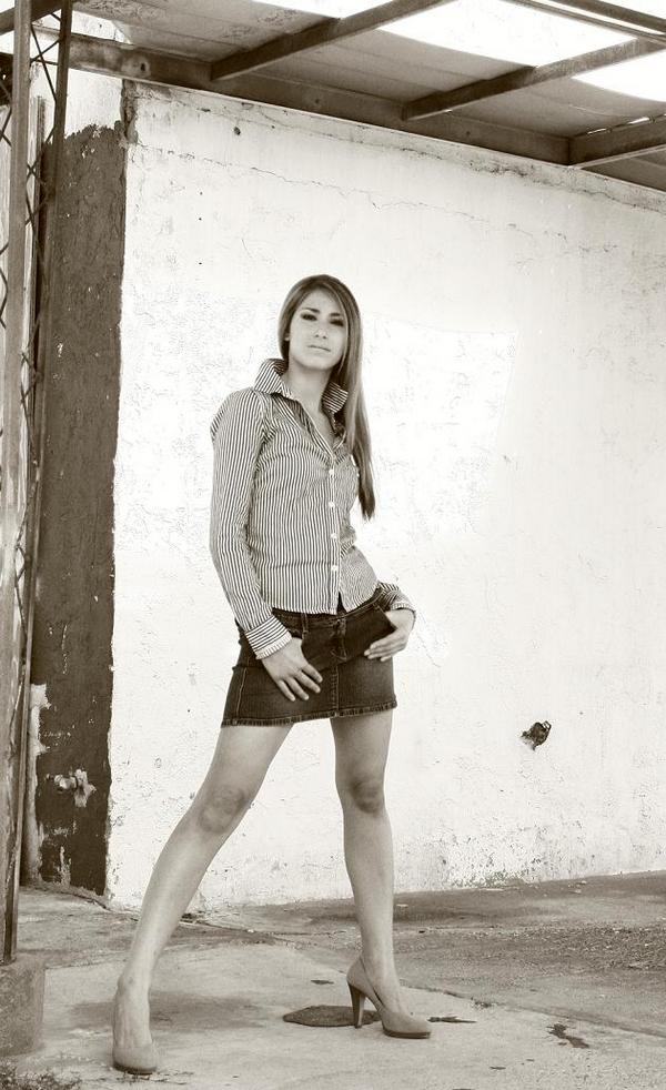 Female model photo shoot of Miss Michelly