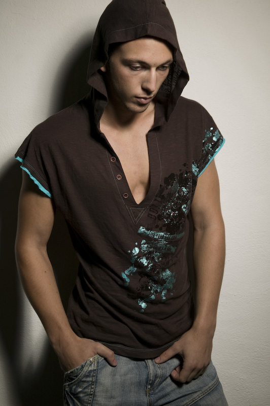 Male model photo shoot of Elek by maleimage