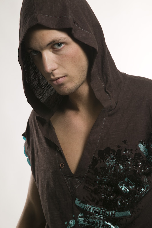 Male model photo shoot of Elek by maleimage