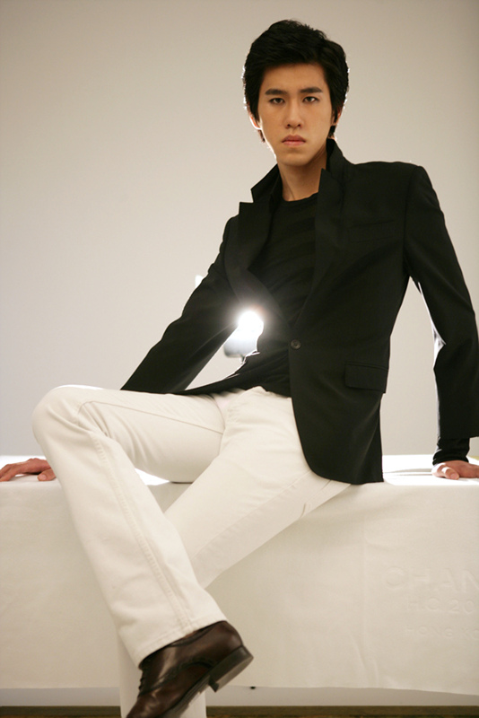 Male model photo shoot of Jimmy Cho