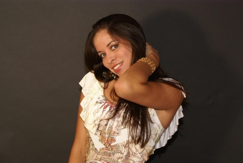 Female model photo shoot of Gladys_Leon