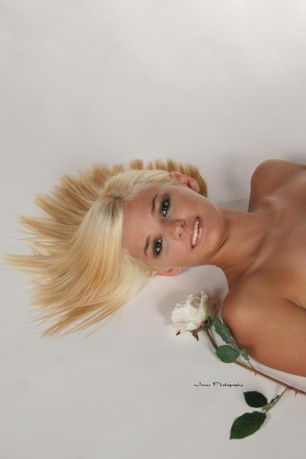 Female model photo shoot of taylar webster