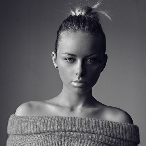 Female model photo shoot of Diana Ionescu 