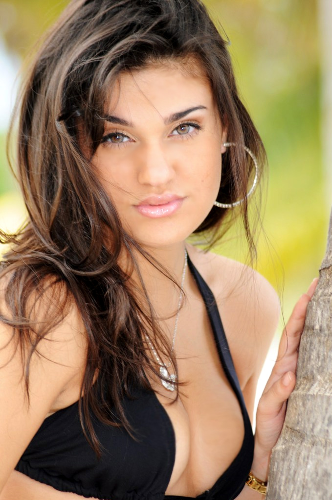 Female model photo shoot of Andrea gaviria