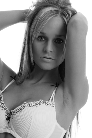 Female model photo shoot of Suzanne Schofield