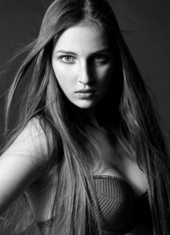 Female model photo shoot of Alina R