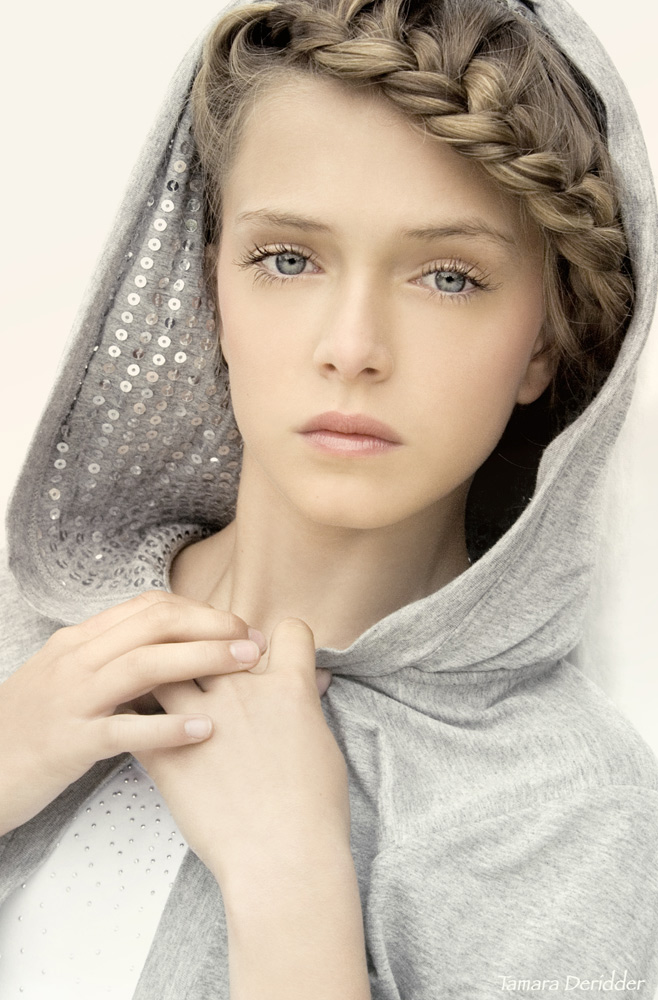 Female model photo shoot of Y5 Styling by Tamara D in heaven ? ;-), makeup by Evelien De Potter