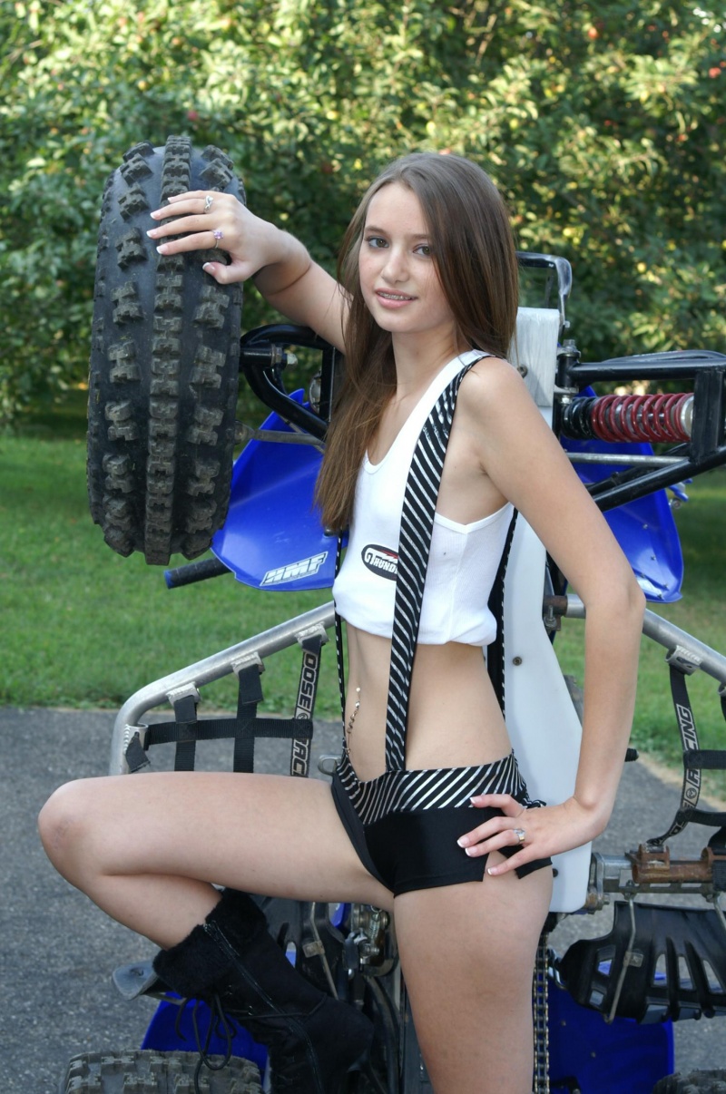 Female model photo shoot of Jessika Straub