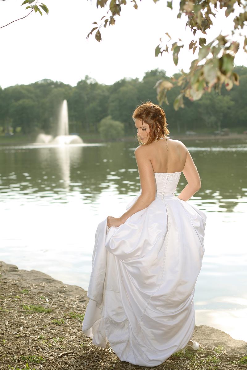 Female model photo shoot of Mirna Falkner in Hubbard Park