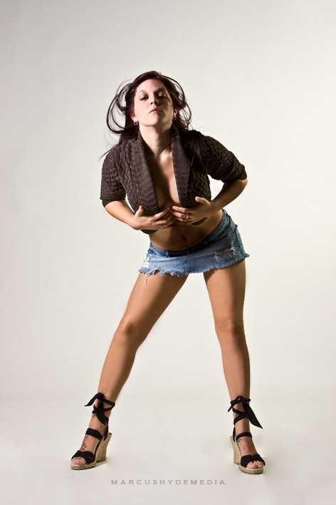 Female model photo shoot of Searhart