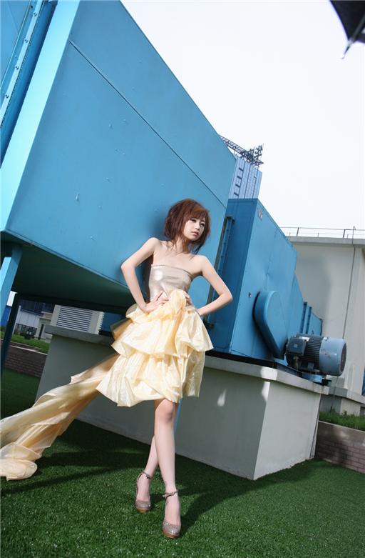 Female model photo shoot of Jia ni