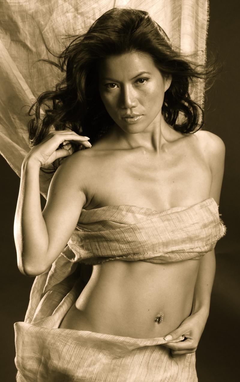 Female model photo shoot of Brenda Kantha