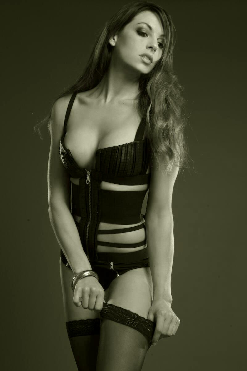 Female model photo shoot of Alix Campbell