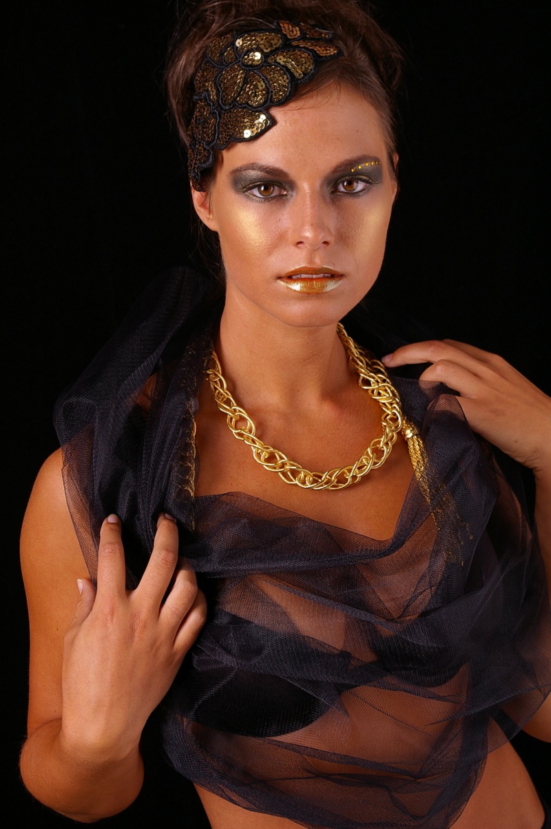 Female model photo shoot of Tatiana Tavares