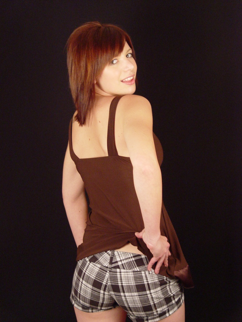 Female model photo shoot of Scarlet Lee