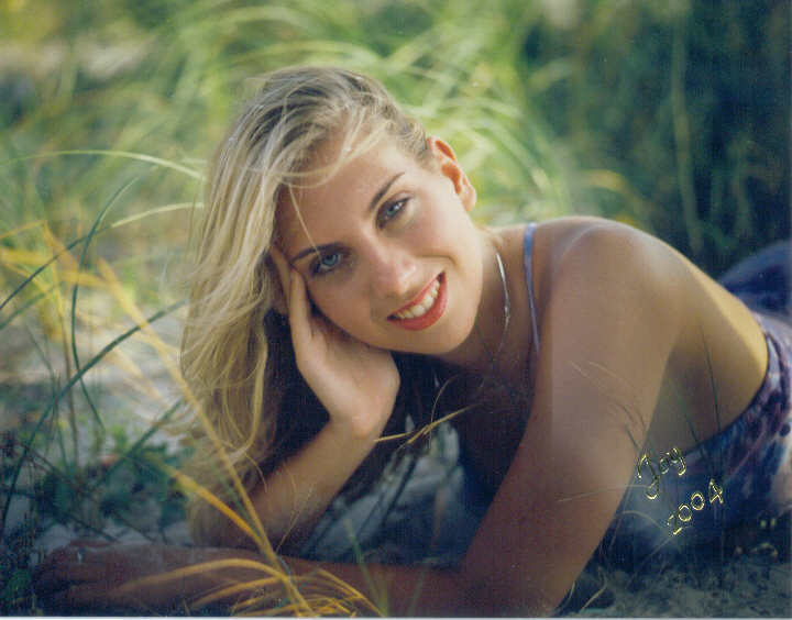 Female model photo shoot of Joy1986